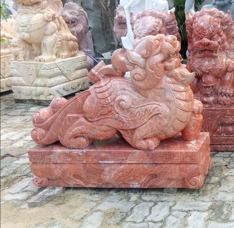 ĐIÊU KHẮC TỲ HƯU TRÊN ĐÁ QUÝ.png